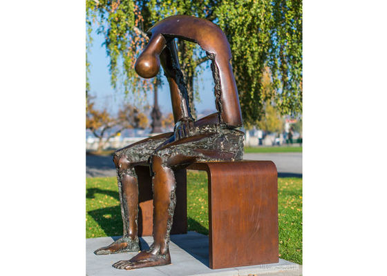 좋은 가격 벤치 상에 앉는 실물 크기이며 던진 동메달 남자 온라인으로