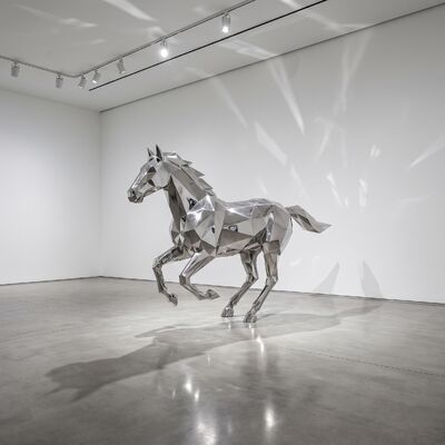 좋은 가격 현대 기하학적 갈로핑 말 조각상 鏡 닦은 스테인레스 스틸 예술 동상 고급 정원, 호텔 로비 & 야외 광장 온라인으로